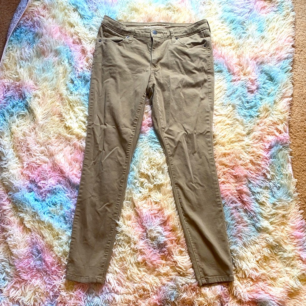 Used Women’s size 8/29S Universal Thread Khakis